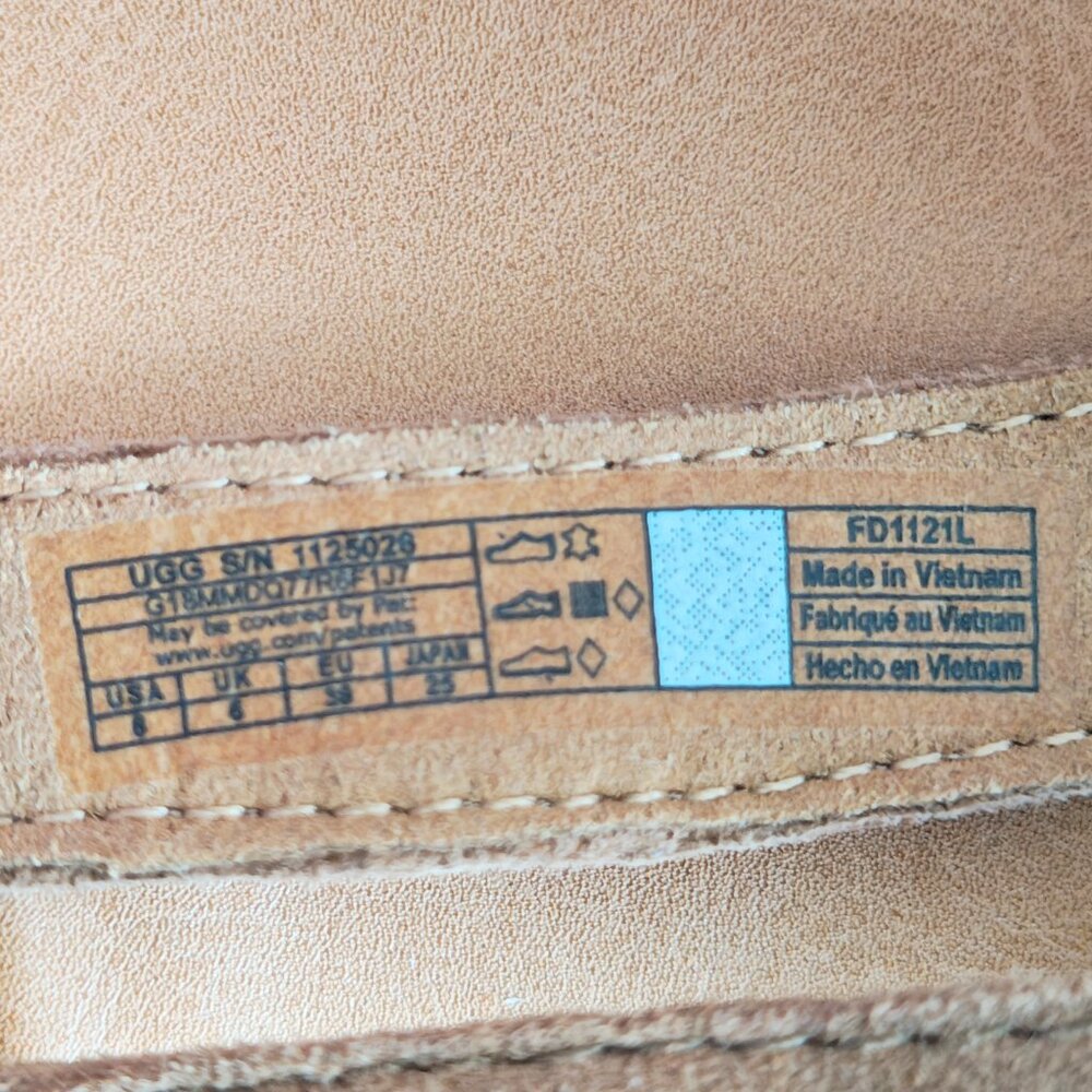 UGG Neusch Platform Sandal - Picture 2 of 10